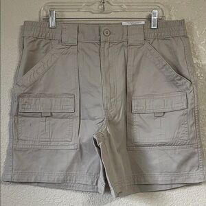 ( NEW WITH TAG) St. John’s Bay Men's Cargo Shorts
